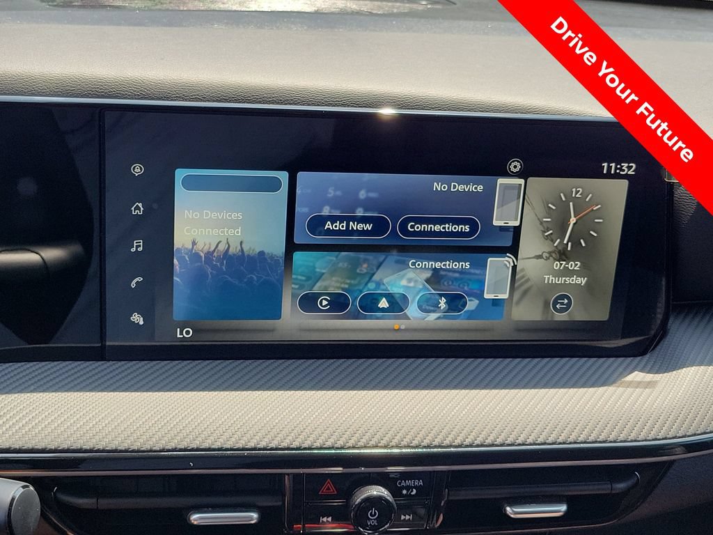 Certified 2025 Nissan Kicks SR FWD image 11