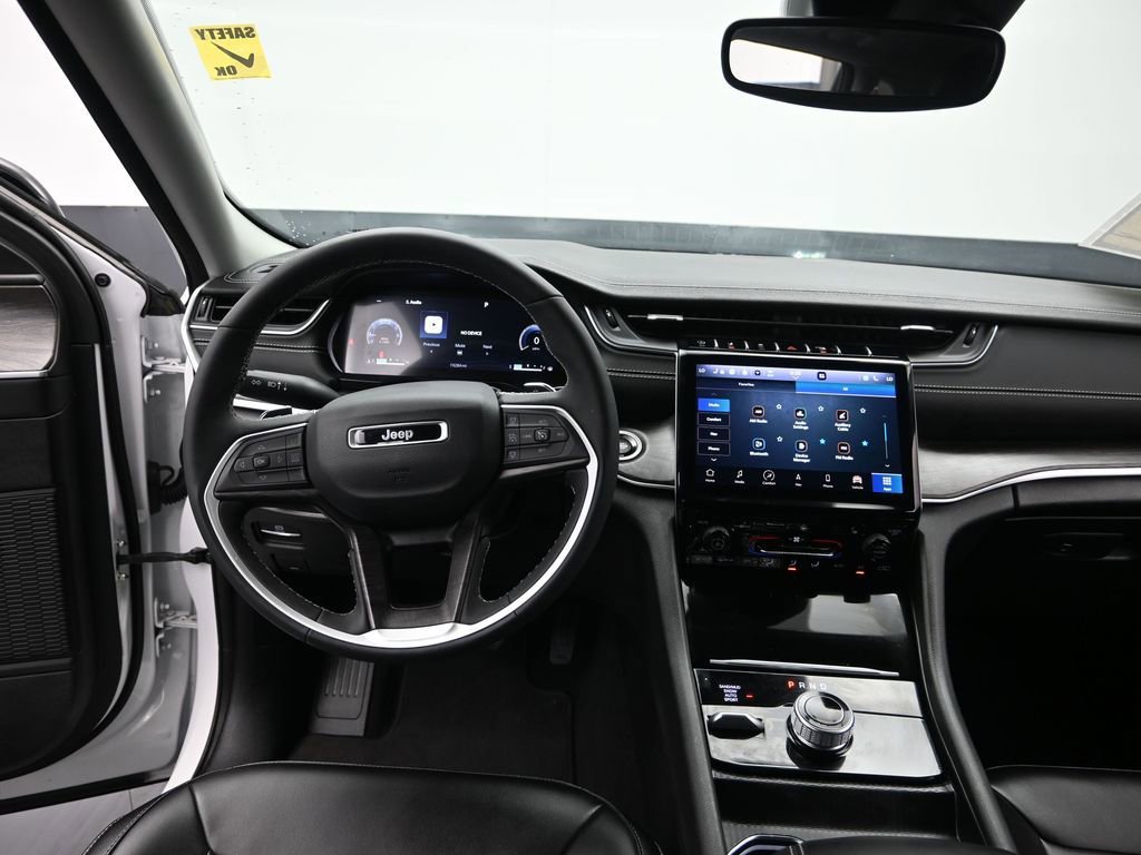Used 2024 Jeep Grand Cherokee Limited w/ Black Appearance Package AWD/4WD image 22