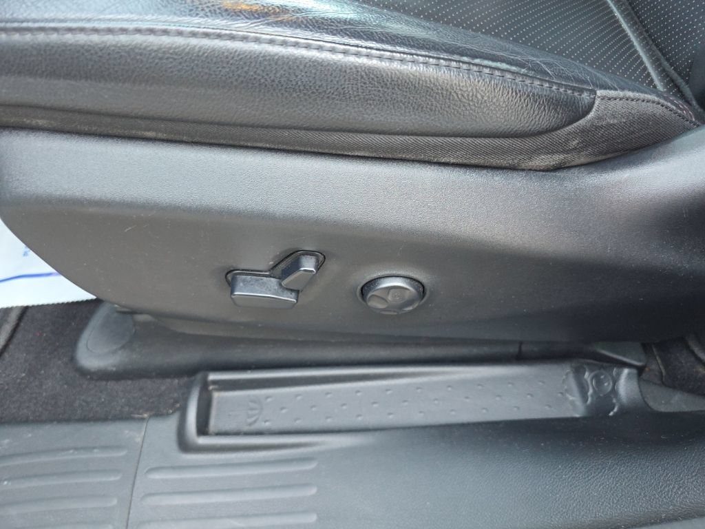 Used 2020 Chrysler Pacifica Touring-L FWD image 16