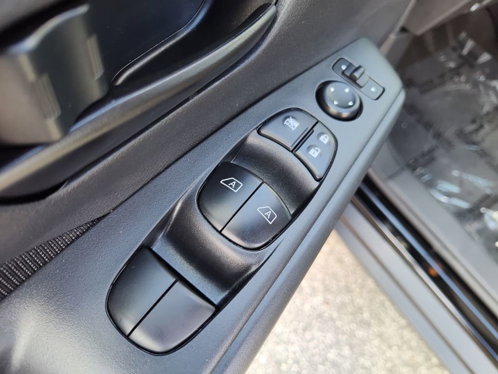 Used 2025 Nissan Kicks Play S image 17