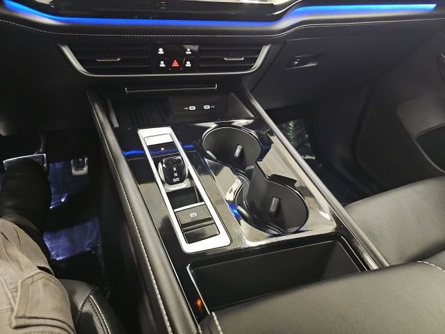 Used 2025 Volkswagen Atlas Cross Sport SEL R-Line image 22