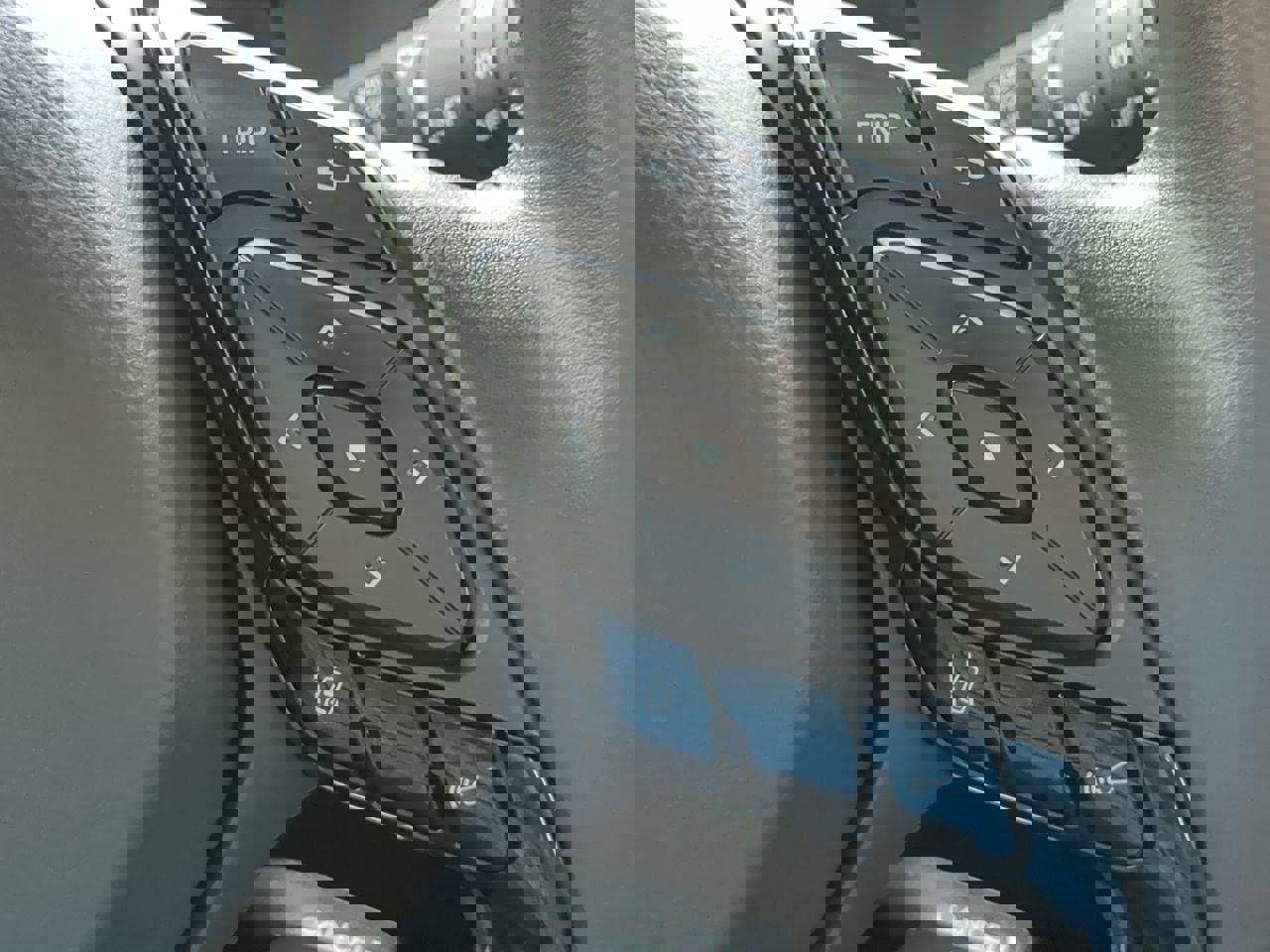 Used 2020 Toyota C-HR XLE FWD image 22