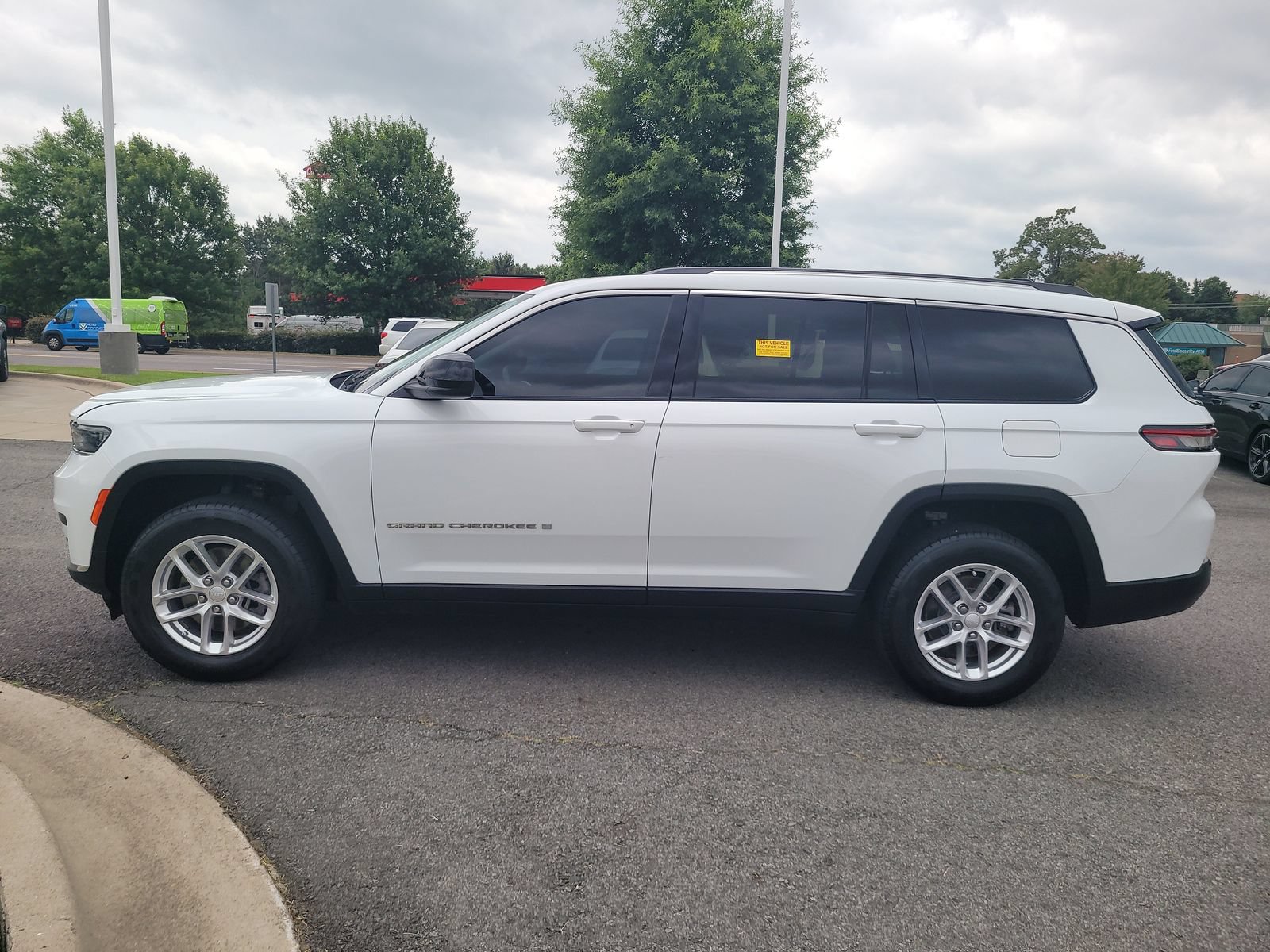Used 2022 Jeep Grand Cherokee L Laredo w/ Luxury Tech Group I AWD/4WD image 6