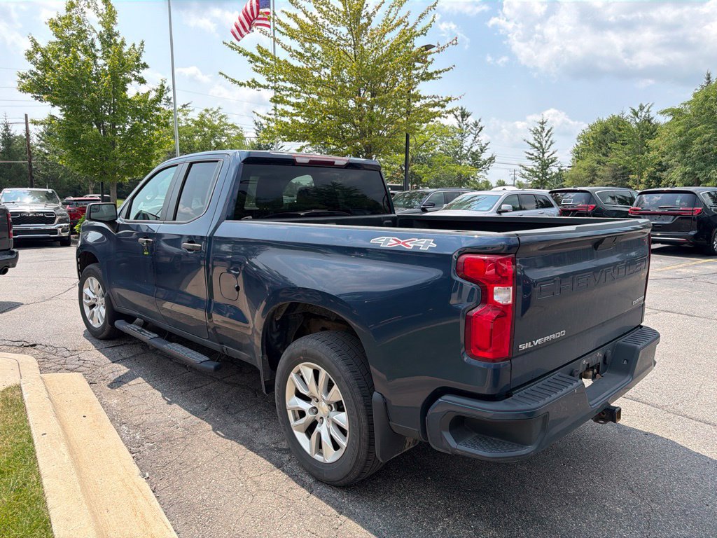 Used 2020 Chevrolet Silverado 1500 Custom w/ Custom Value Package AWD/4WD image 4