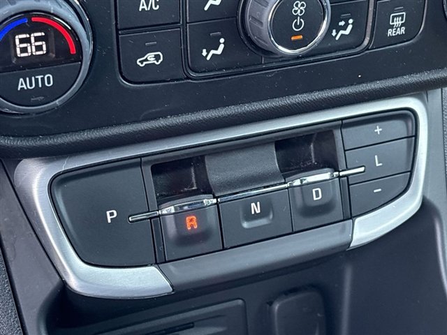 Used 2023 GMC Terrain SLT w/ Infotainment Package II FWD image 16