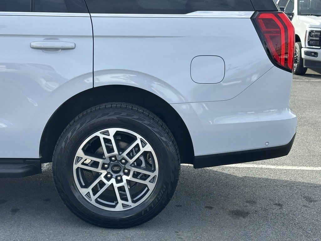 Used 2025 Ford Expedition Active image 44