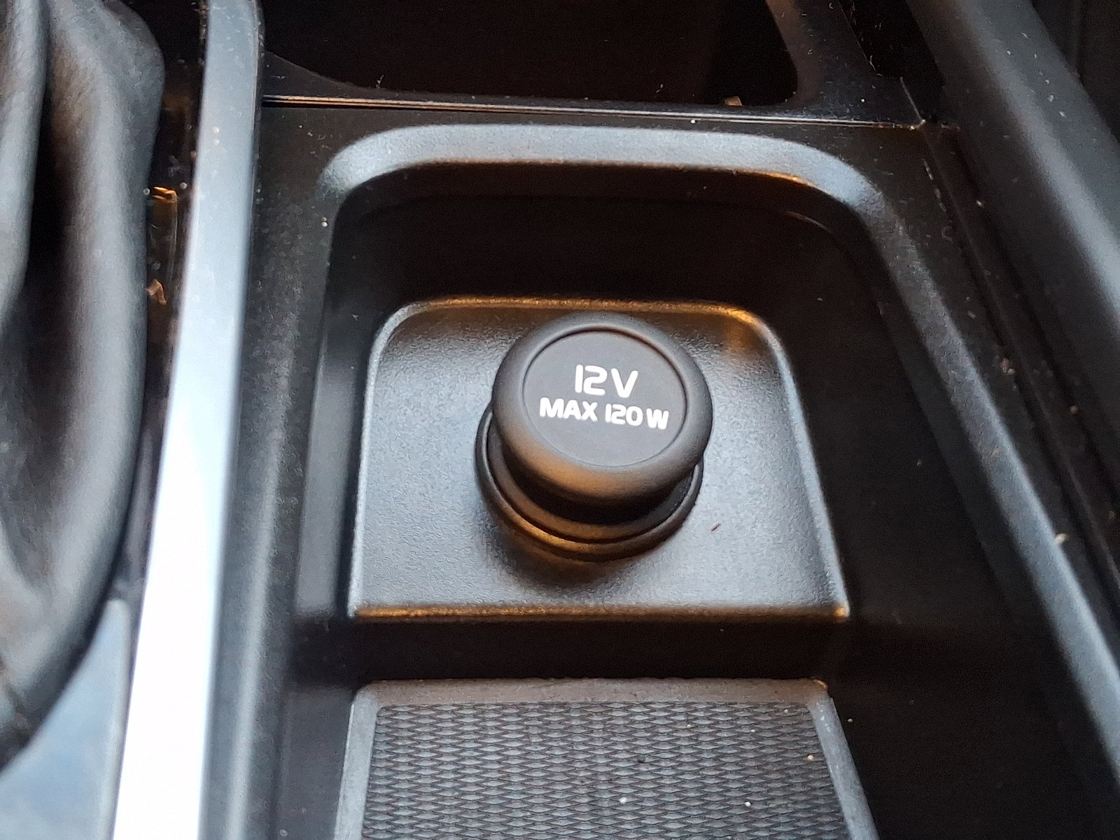 Used 2020 Volvo XC90 T6 Momentum w/ Protection Package Premier image 25