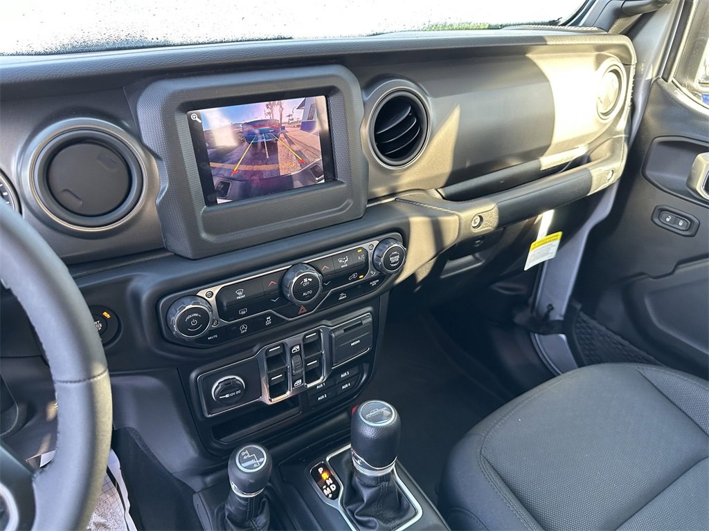 New 2023 Jeep Gladiator Willys image 32