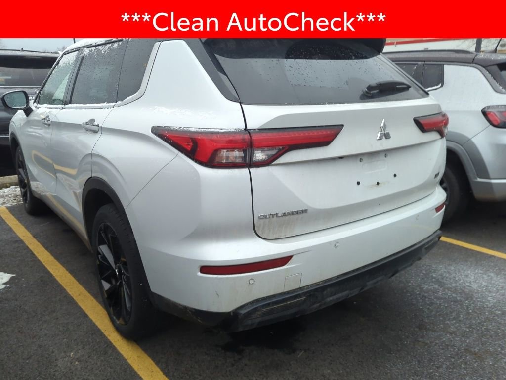 Used 2023 Mitsubishi Outlander SE image 4
