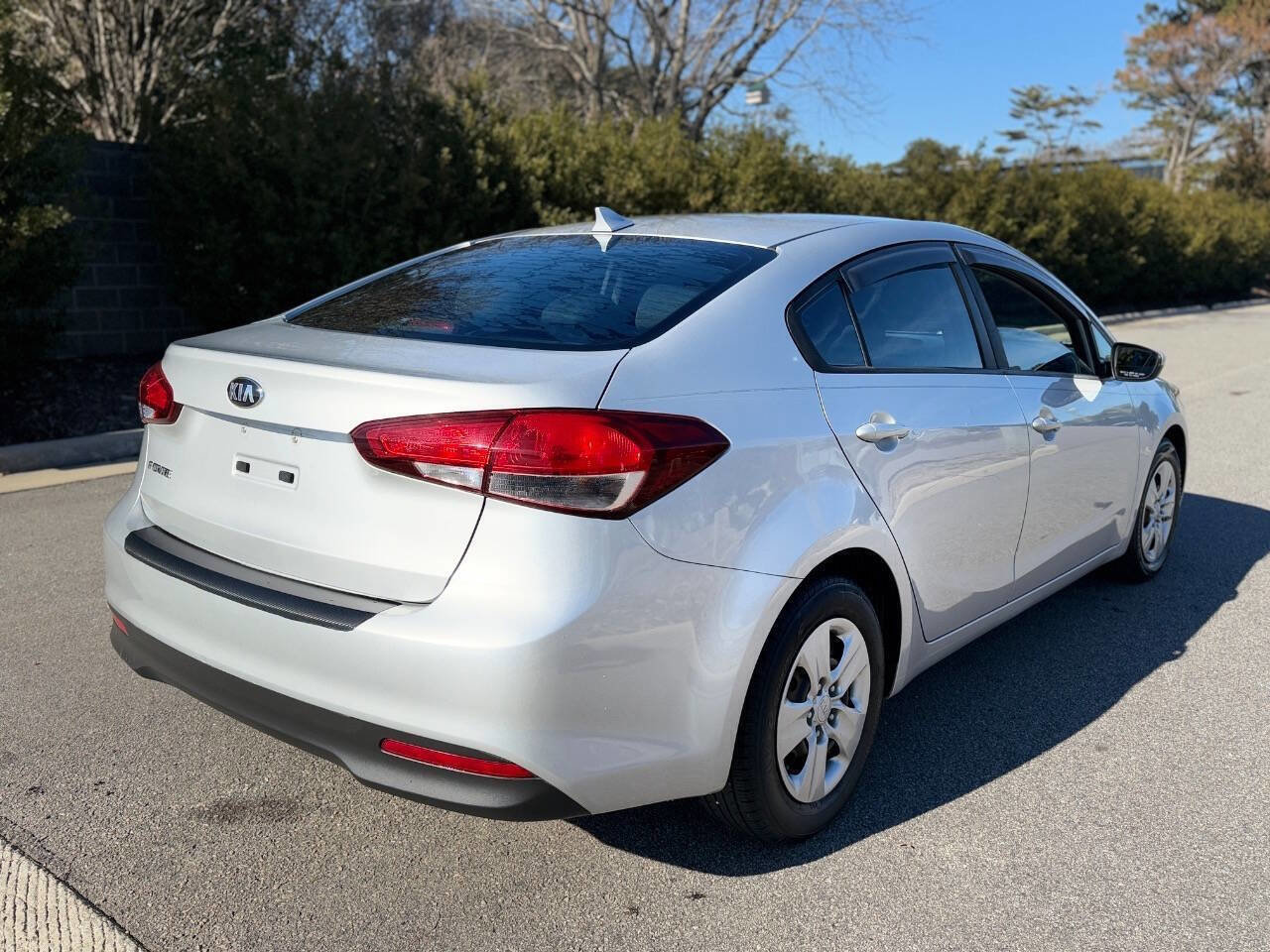 Used 2017 Kia Forte LX image 10