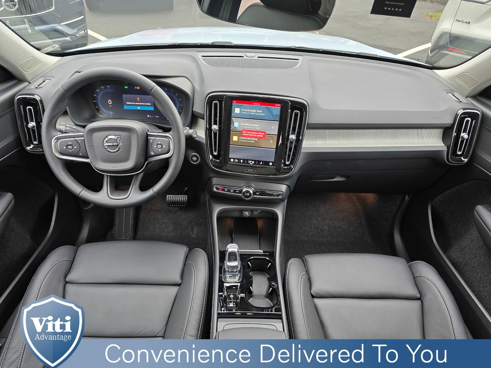 Used 2025 Volvo XC40 B5 Plus w/ Protection Package Premier image 2