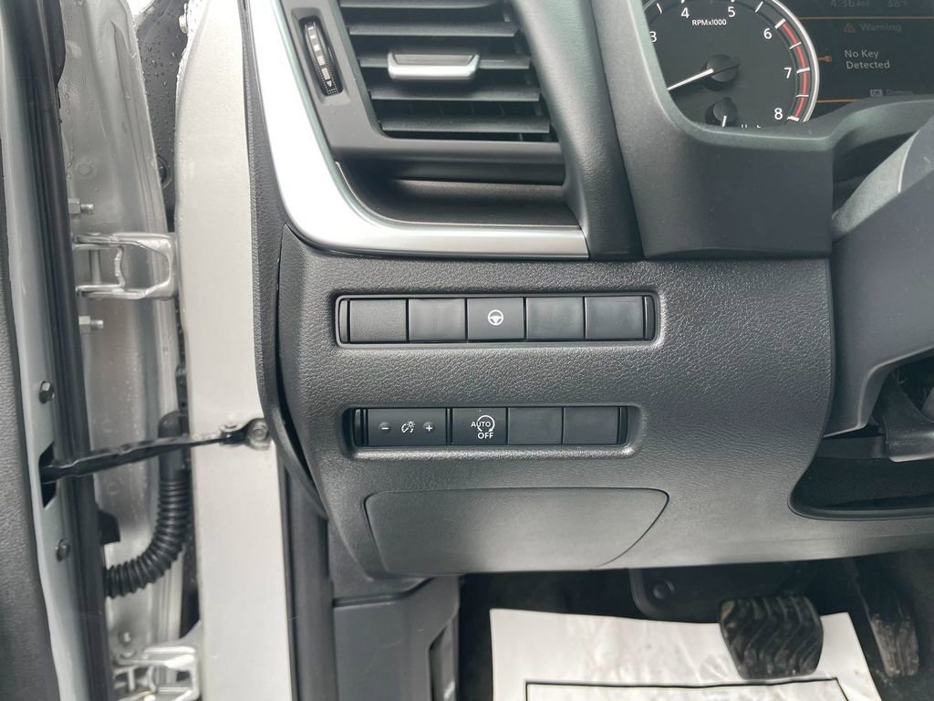 Used 2023 Nissan Rogue SV image 14