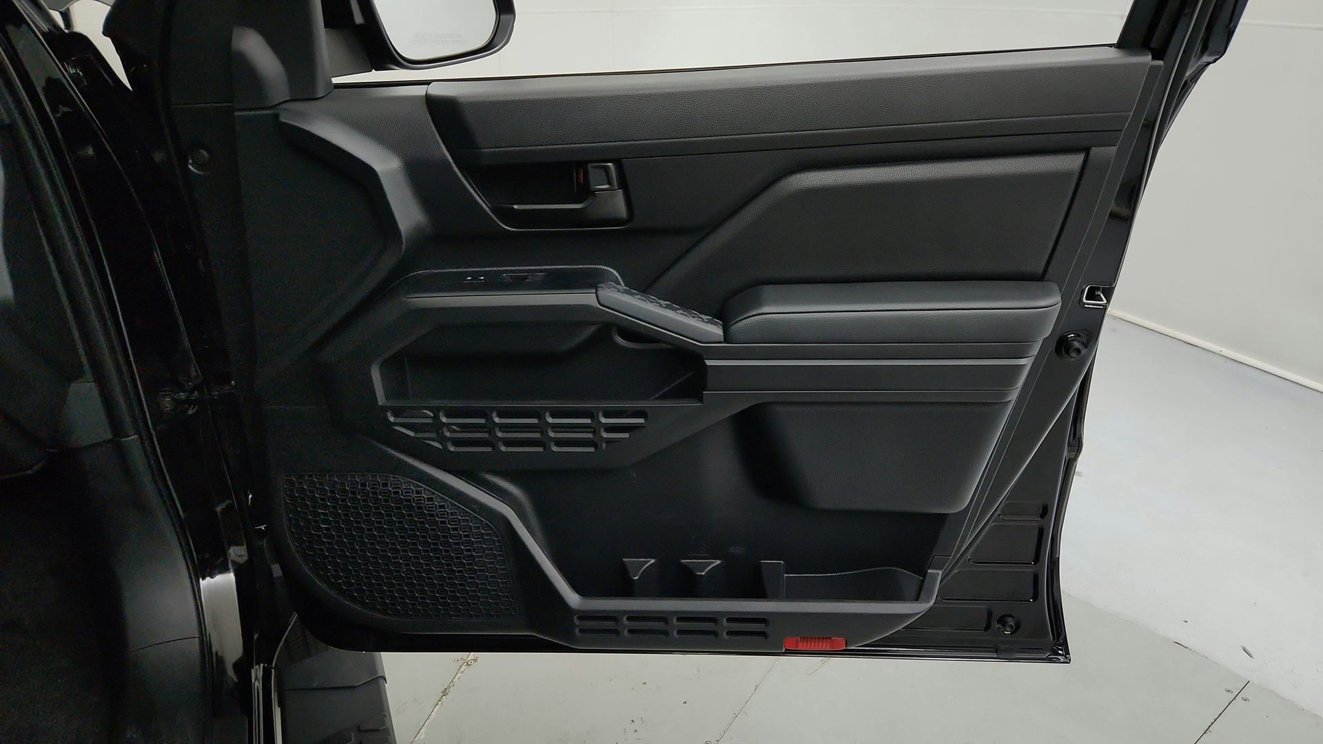 Used 2025 Toyota Tacoma SR AWD/4WD image 23