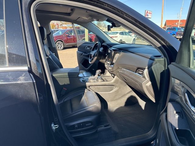 Used 2021 Chevrolet Traverse LT w/ LT Premium Package image 16