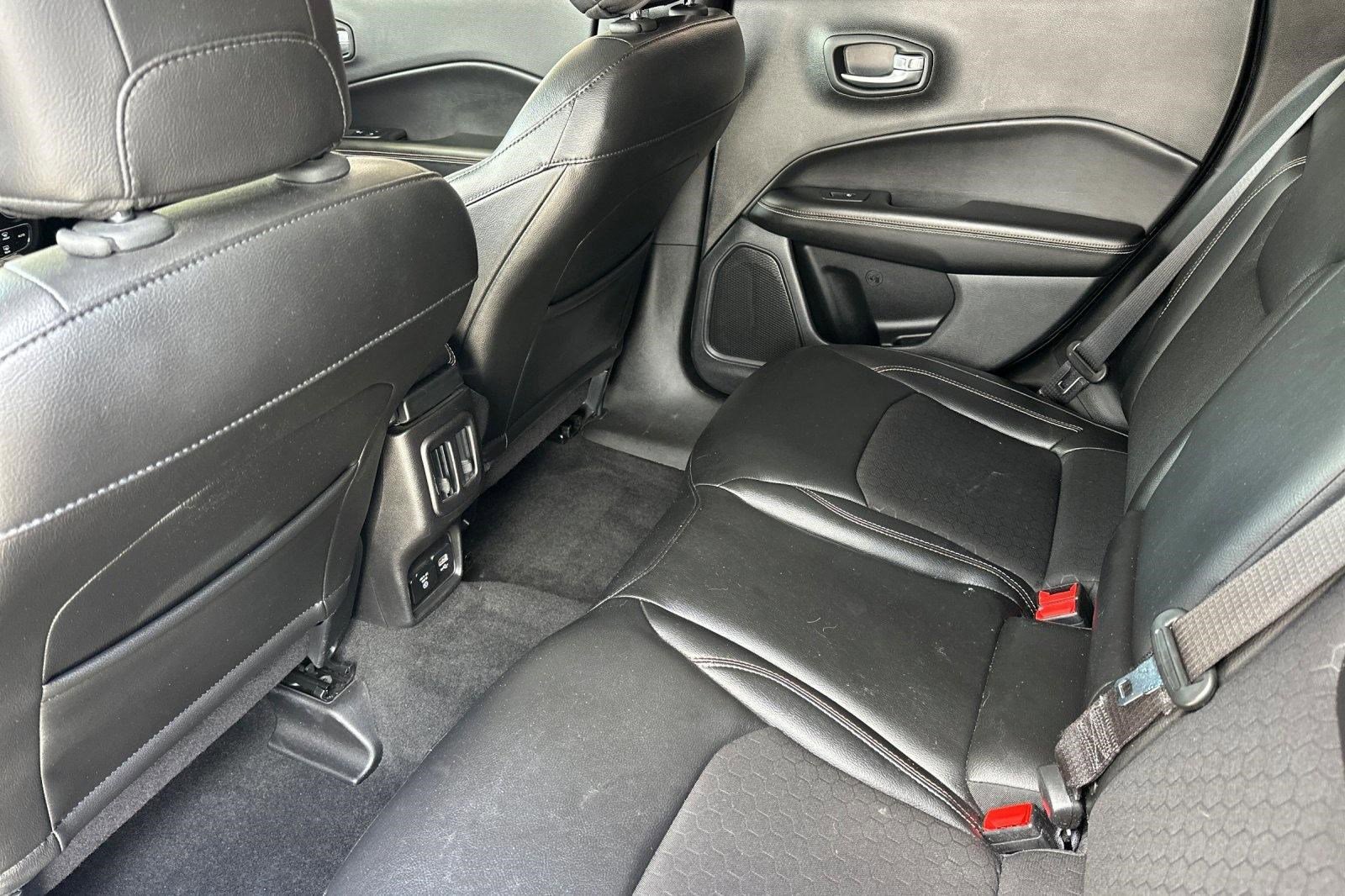 Used 2018 Jeep Compass Latitude w/ Popular Equipment Group AWD/4WD image 15