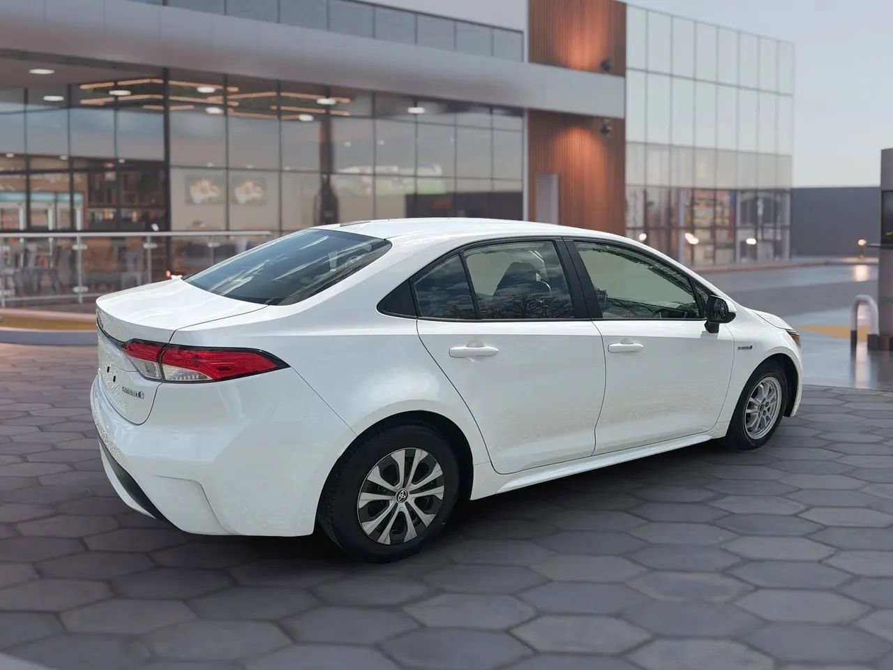 Used 2020 Toyota Corolla LE image 17