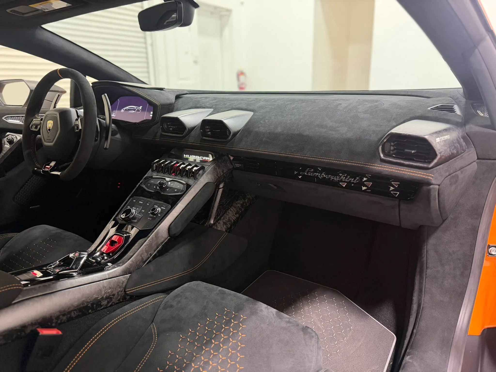 Used 2018 Lamborghini Huracan Performante AWD/4WD image 36