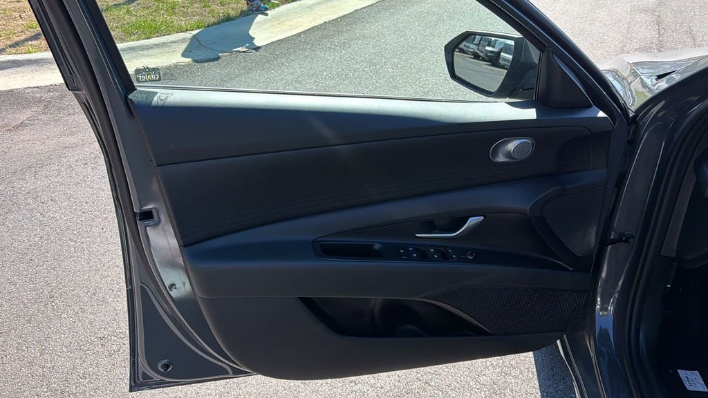 New 2026 Hyundai Elantra SE image 11