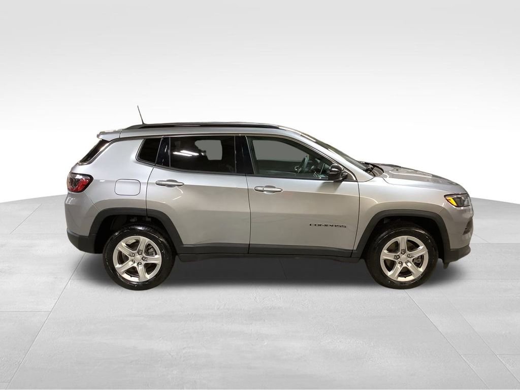 Used 2023 Jeep Compass Latitude image 8