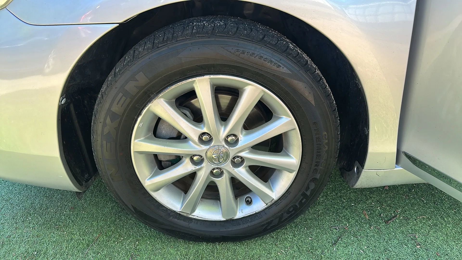 Used 2011 Toyota Camry XLE w/ SE/XLE Extra-Value Pkg FWD image 40