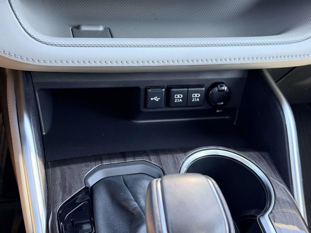 Used 2021 Toyota Highlander Platinum AWD/4WD image 6