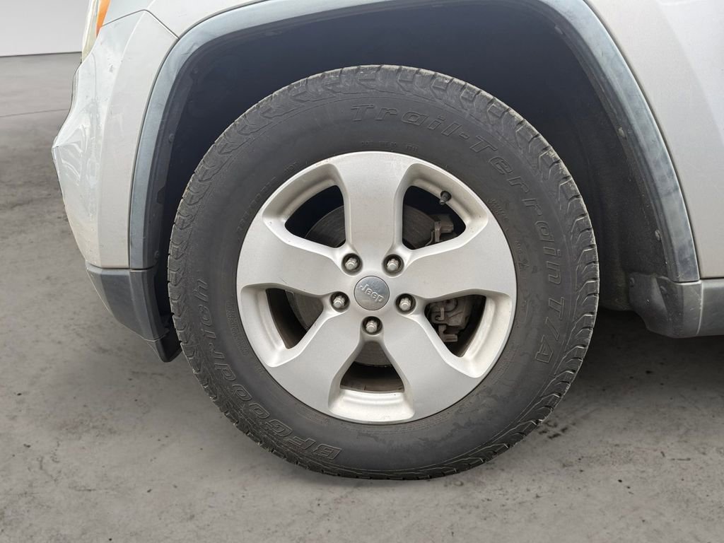 Used 2012 Jeep Grand Cherokee Laredo AWD/4WD image 9