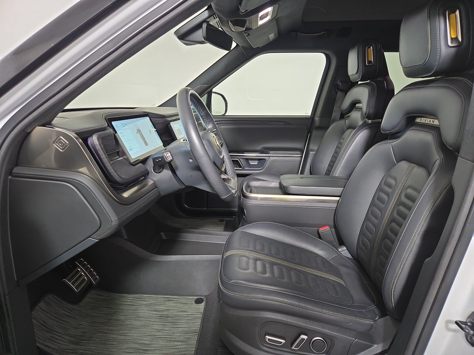 Used 2024 Rivian R1S Adventure Dual AWD/4WD image 20