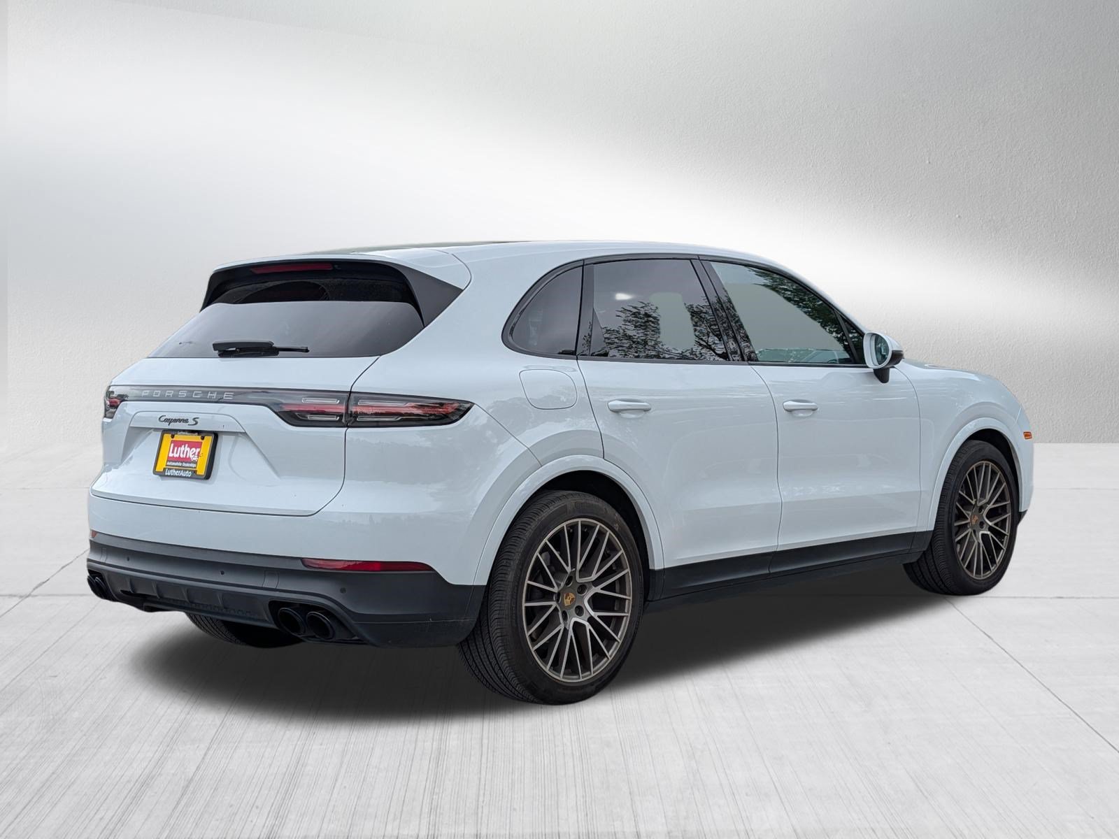 Used 2023 Porsche Cayenne S Platinum AWD/4WD image 7