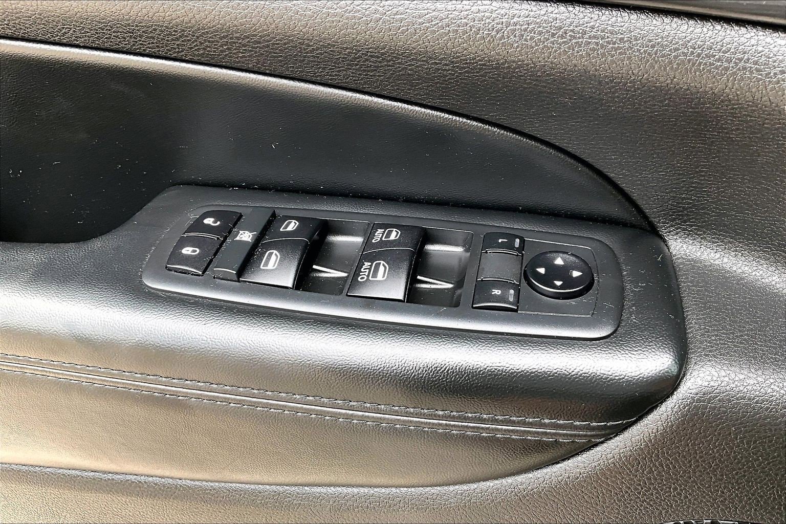 Used 2020 Jeep Grand Cherokee Laredo w/ 18" Wheel & 8.4" Radio Group AWD/4WD image 33
