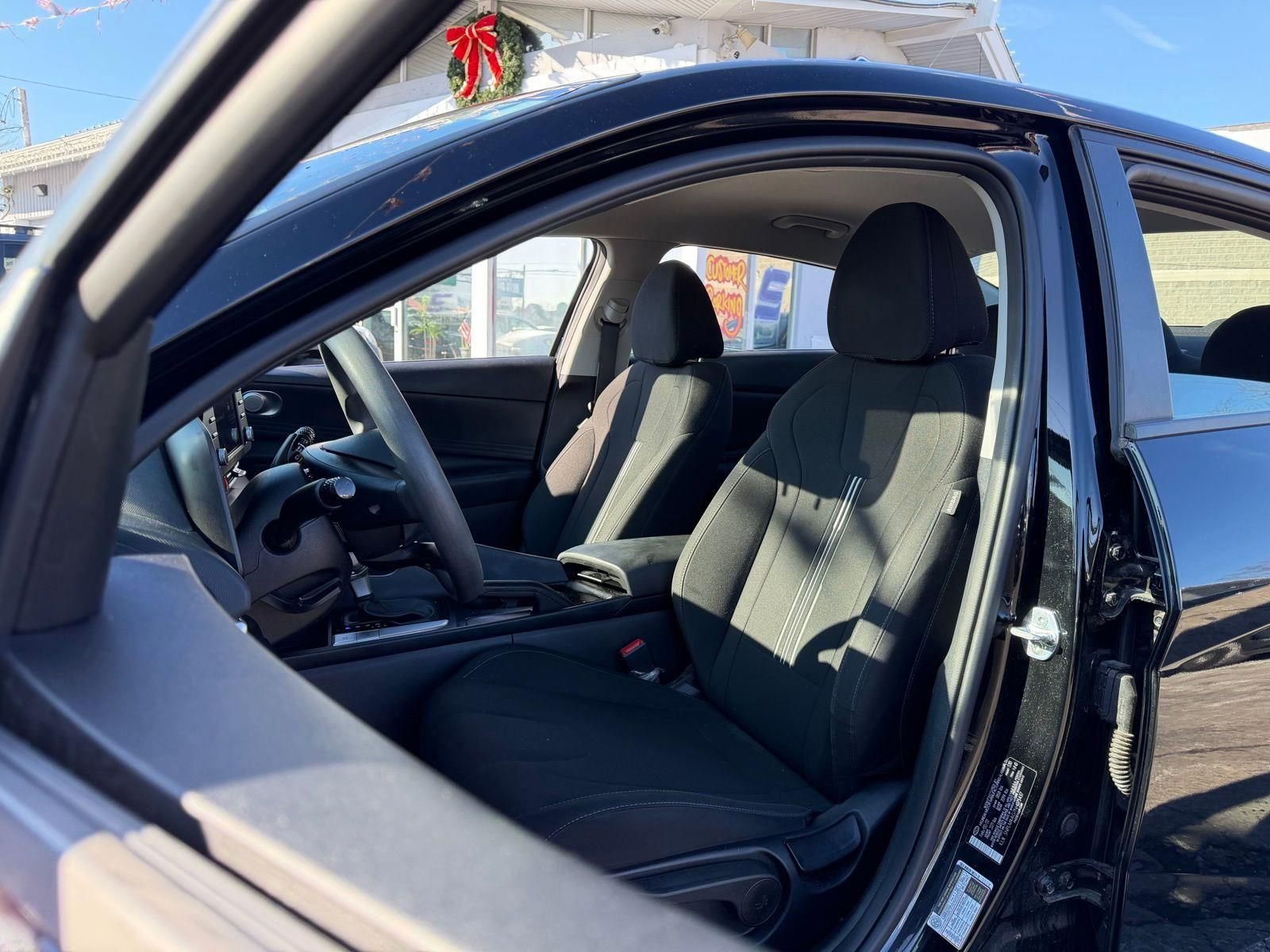 Used 2022 Hyundai Elantra SEL image 21