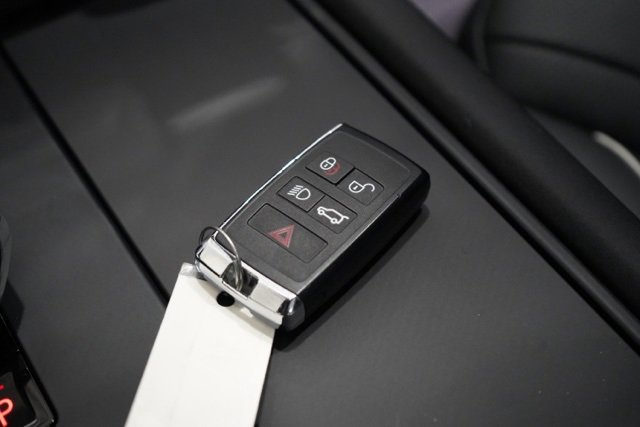 Used 2024 Land Rover Discovery Dynamic SE image 40