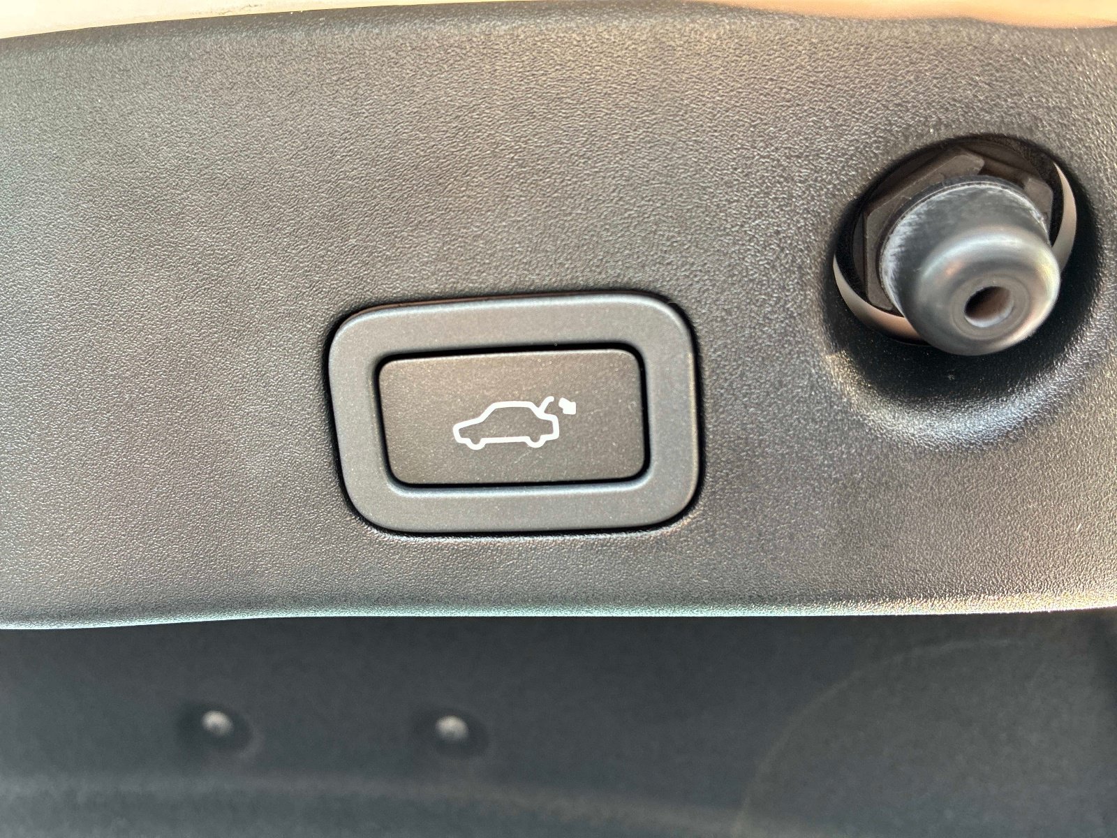 Used 2013 Jaguar XJ RWD image 15