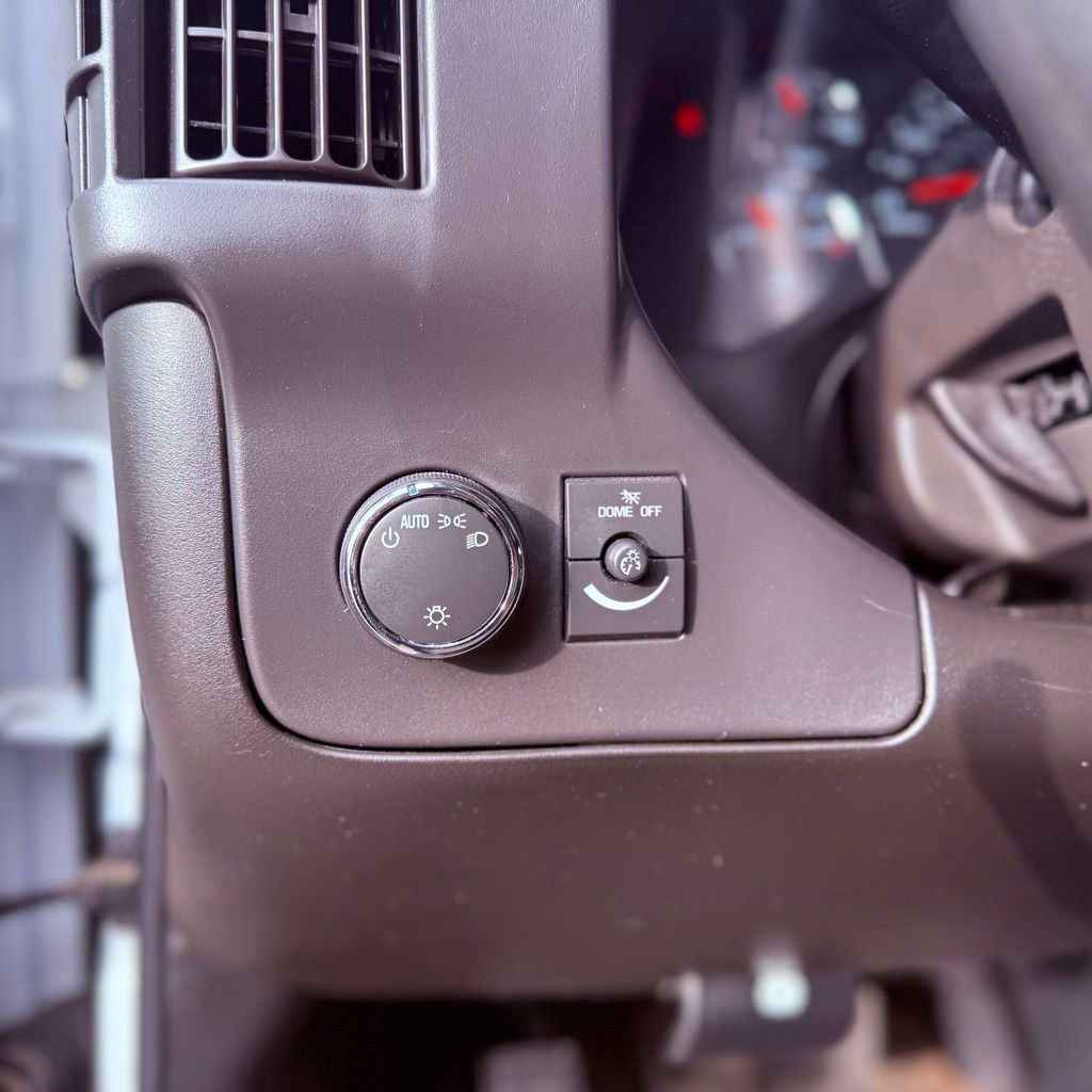 Used 2025 Chevrolet Express 3500 LT w/ LT Preferred Equipment Group RWD image 17