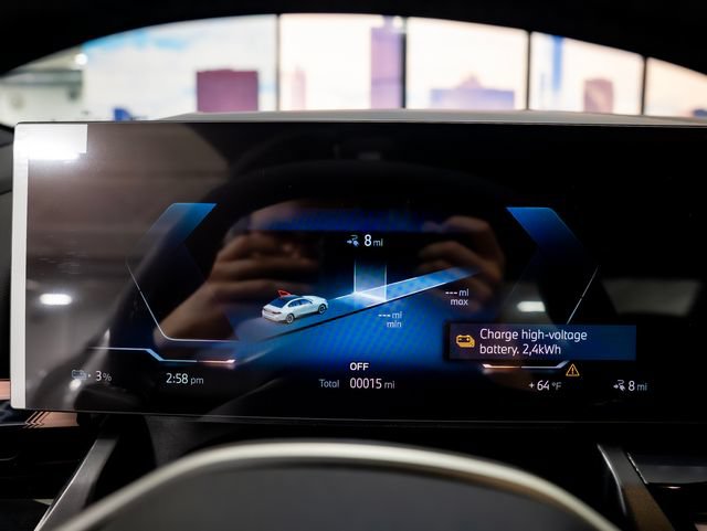 Used 2027 BMW i5 xDrive40 w/ Premium Package AWD/4WD image 17