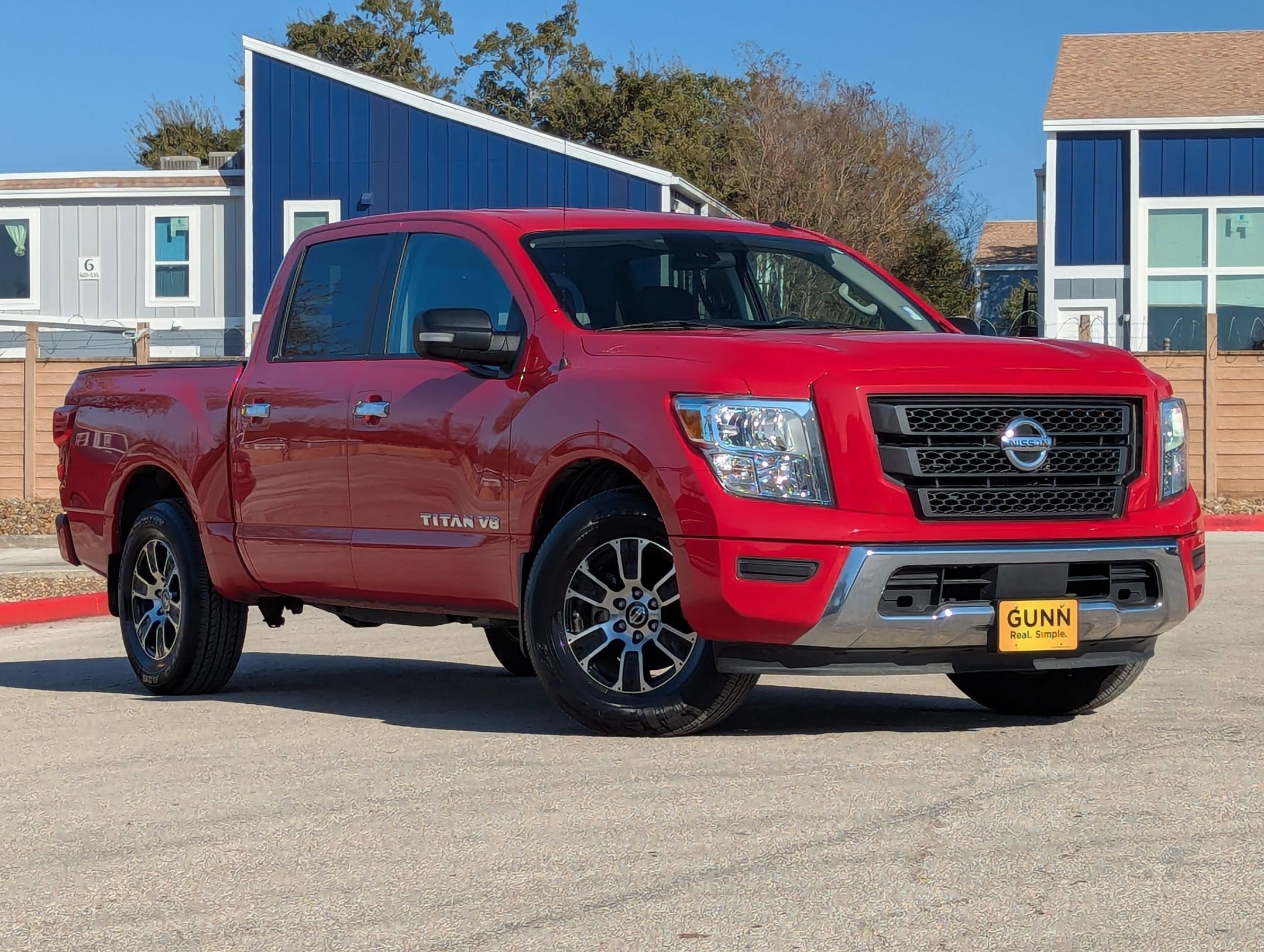 Used 2020 Nissan Titan SV image 2
