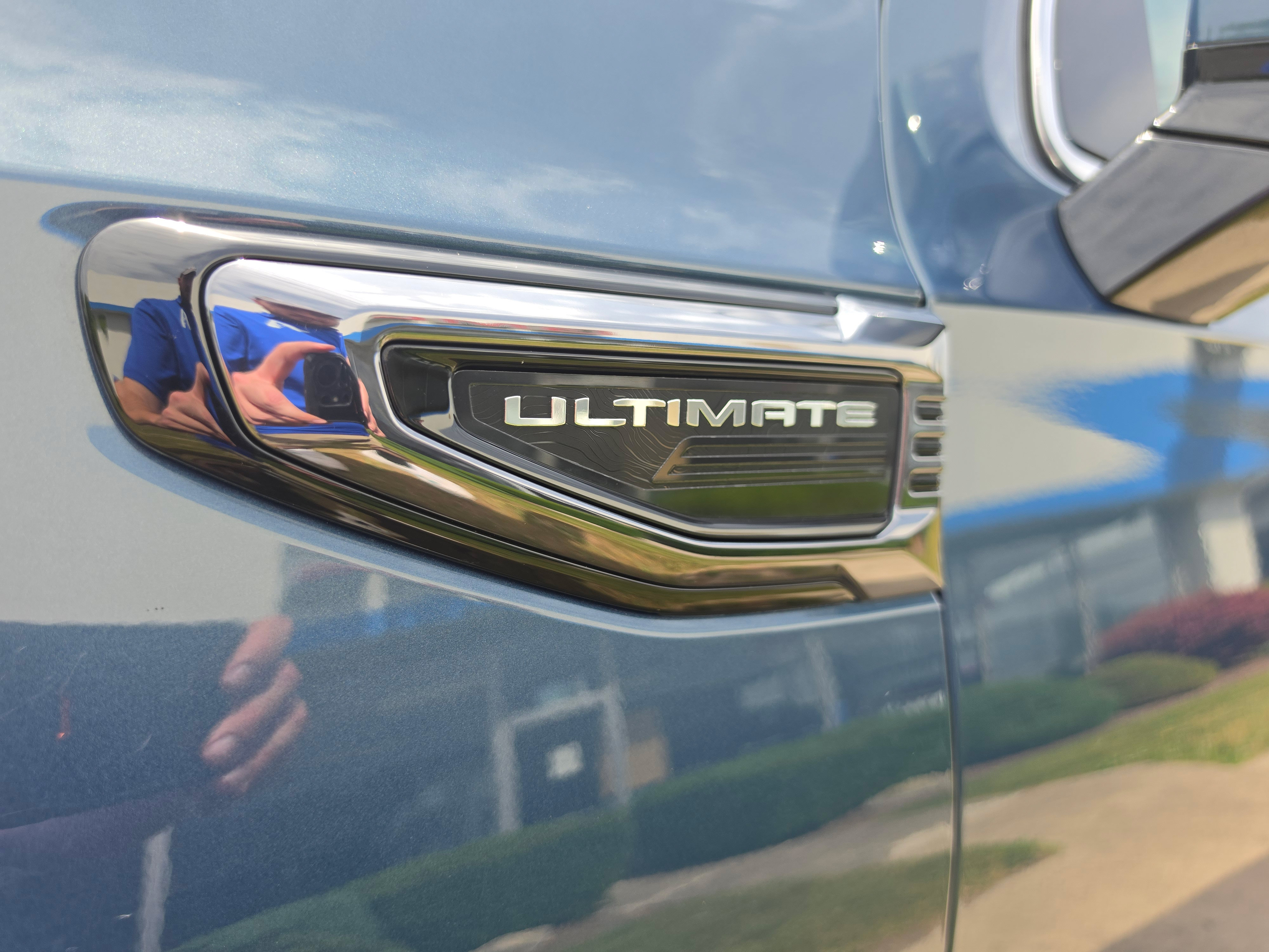 Used 2025 GMC Yukon Denali Ultimate AWD/4WD image 12