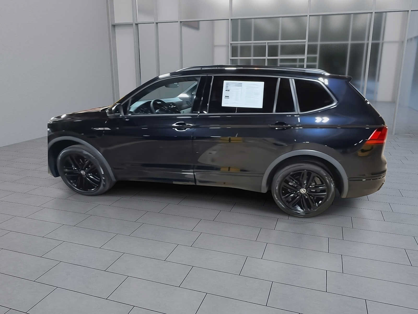 Used 2022 Volkswagen Tiguan SE R-Line AWD/4WD image 6
