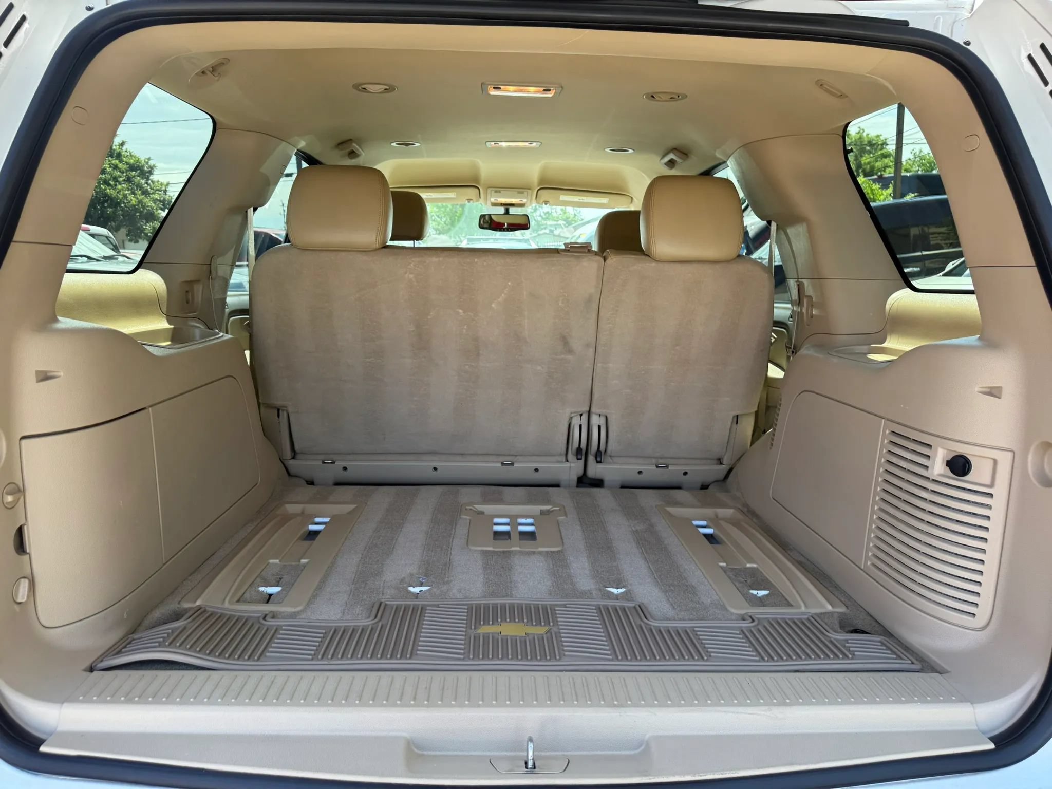 Used 2014 Chevrolet Tahoe LS w/ Texas Edition RWD image 17