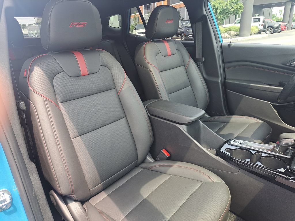 Used 2025 Chevrolet Trax RS w/ Sunroof Package FWD image 33