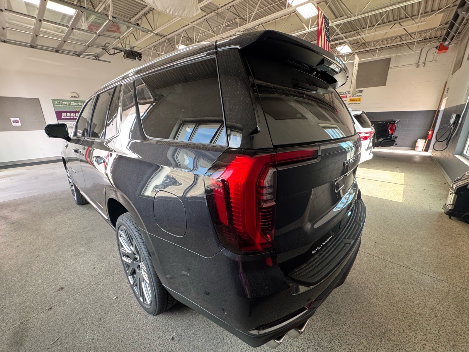 New 2026 GMC Yukon Denali Ultimate w/ LPO, Floor Liner Package AWD/4WD image 7