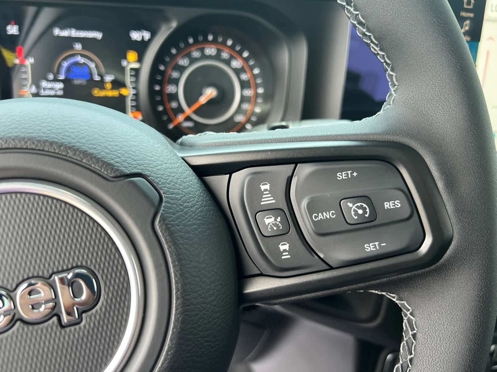 New 2025 Jeep Wrangler Unlimited Rubicon w/ Technology Group image 27