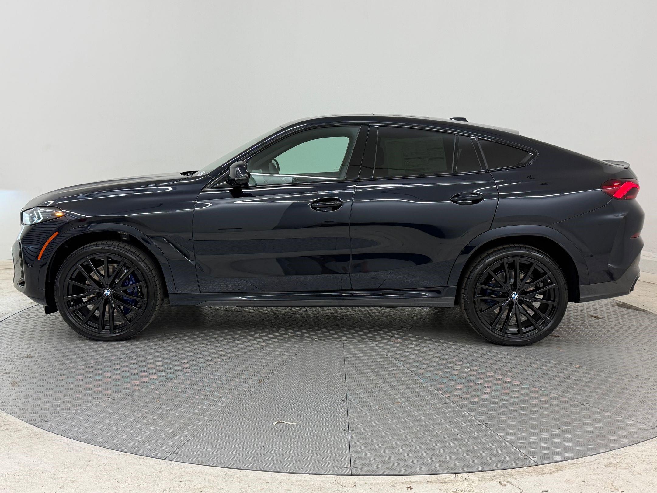 New 2026 BMW X6 xDrive40i w/ Climate Comfort Package image 2