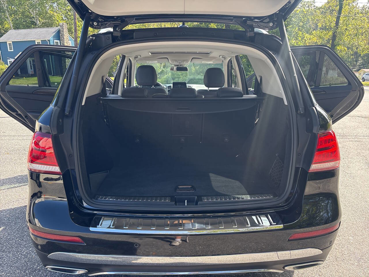 Used 2018 Mercedes-Benz GLE 350 GLE 350 4MATIC AWD 4dr SUV w/ Premium 2 Package image 27