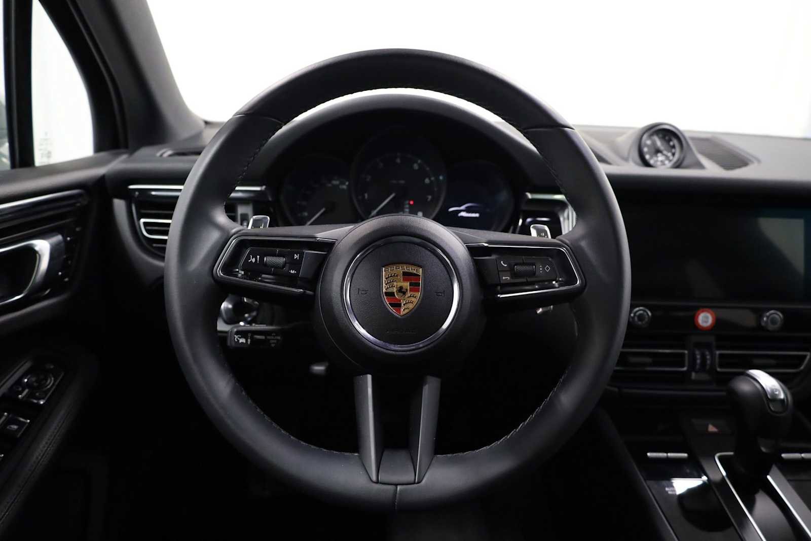 Certified 2025 Porsche Macan image 25