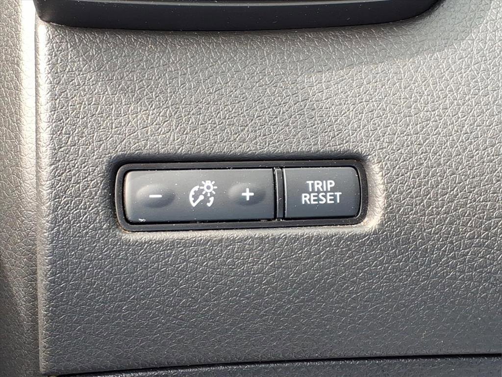 Used 2019 Nissan Rogue SV w/ Premium Package image 25