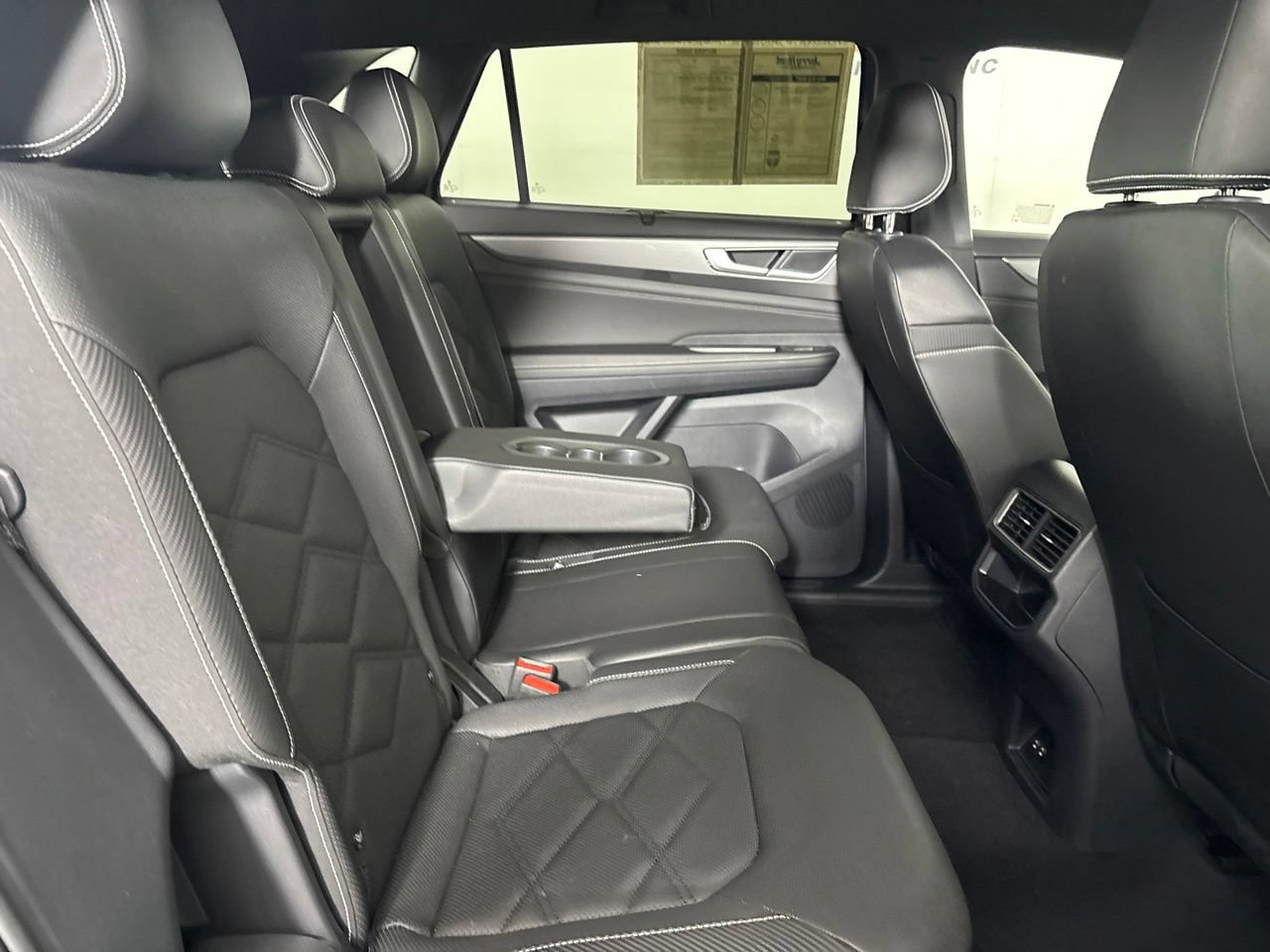 Used 2025 Volkswagen Atlas Cross Sport SE FWD image 24