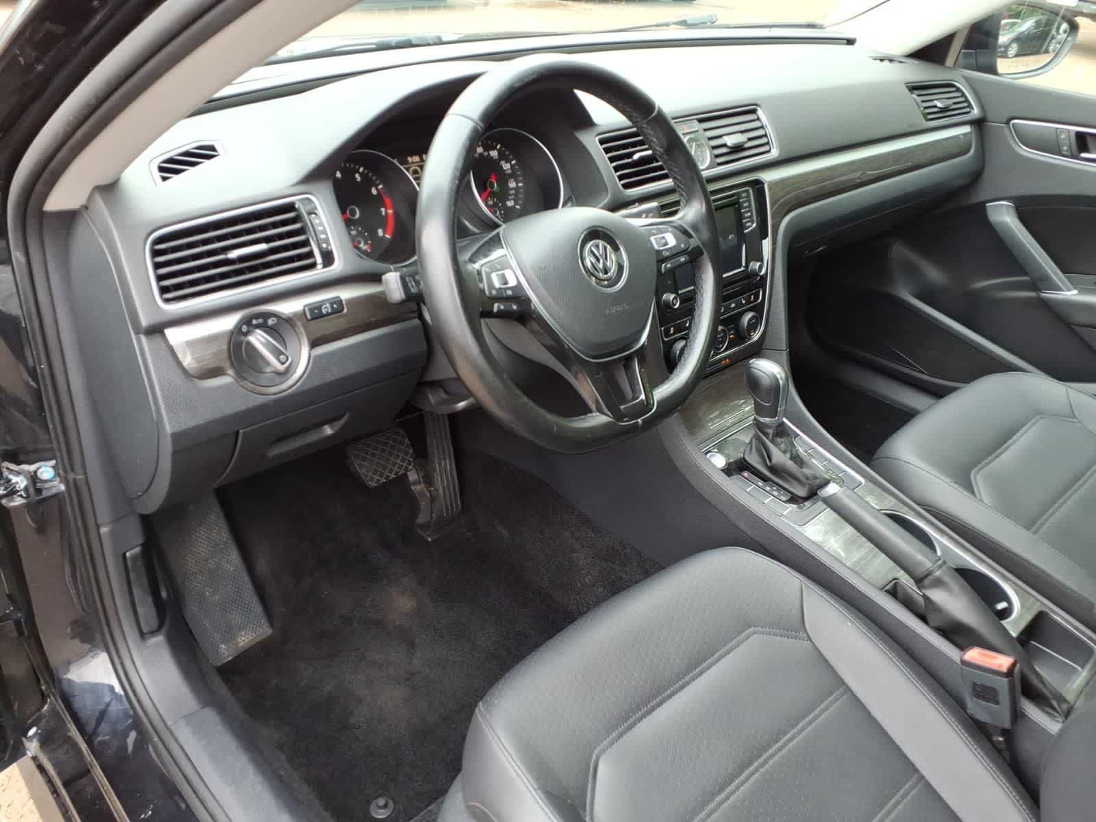 Used 2017 Volkswagen Passat 1.8T SE FWD image 13