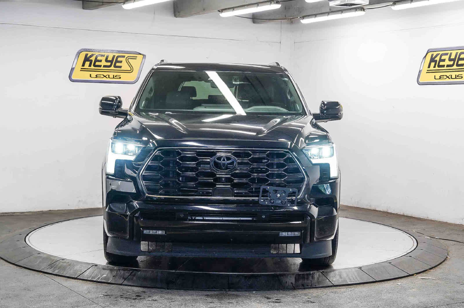 Used 2024 Toyota Sequoia Platinum AWD/4WD image 6