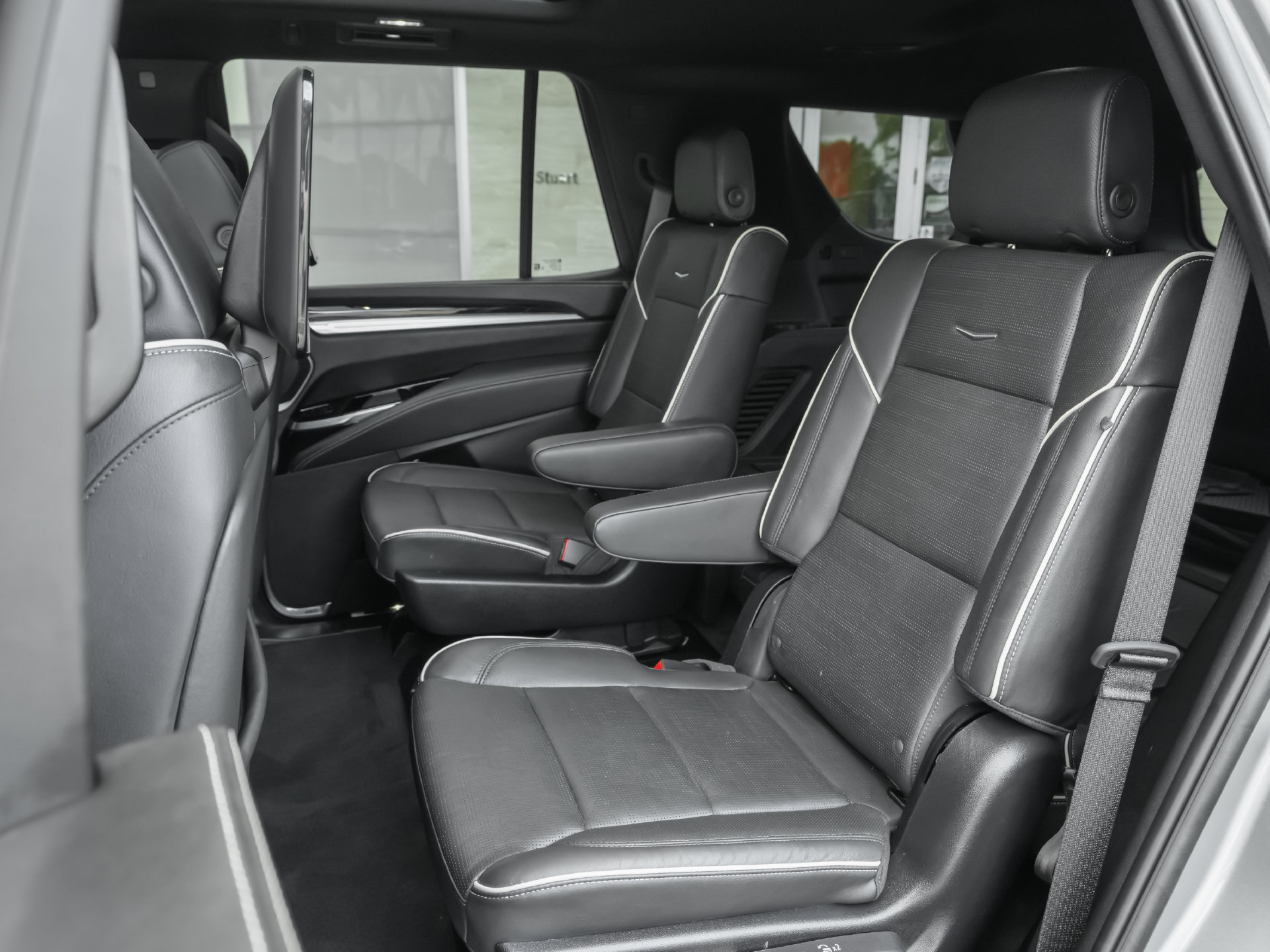 Used 2025 Cadillac Escalade Sport w/ LPO, ONYX Package AWD/4WD image 5