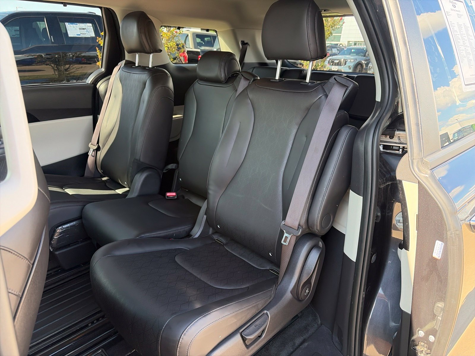 Used 2024 Kia Carnival EX FWD image 22